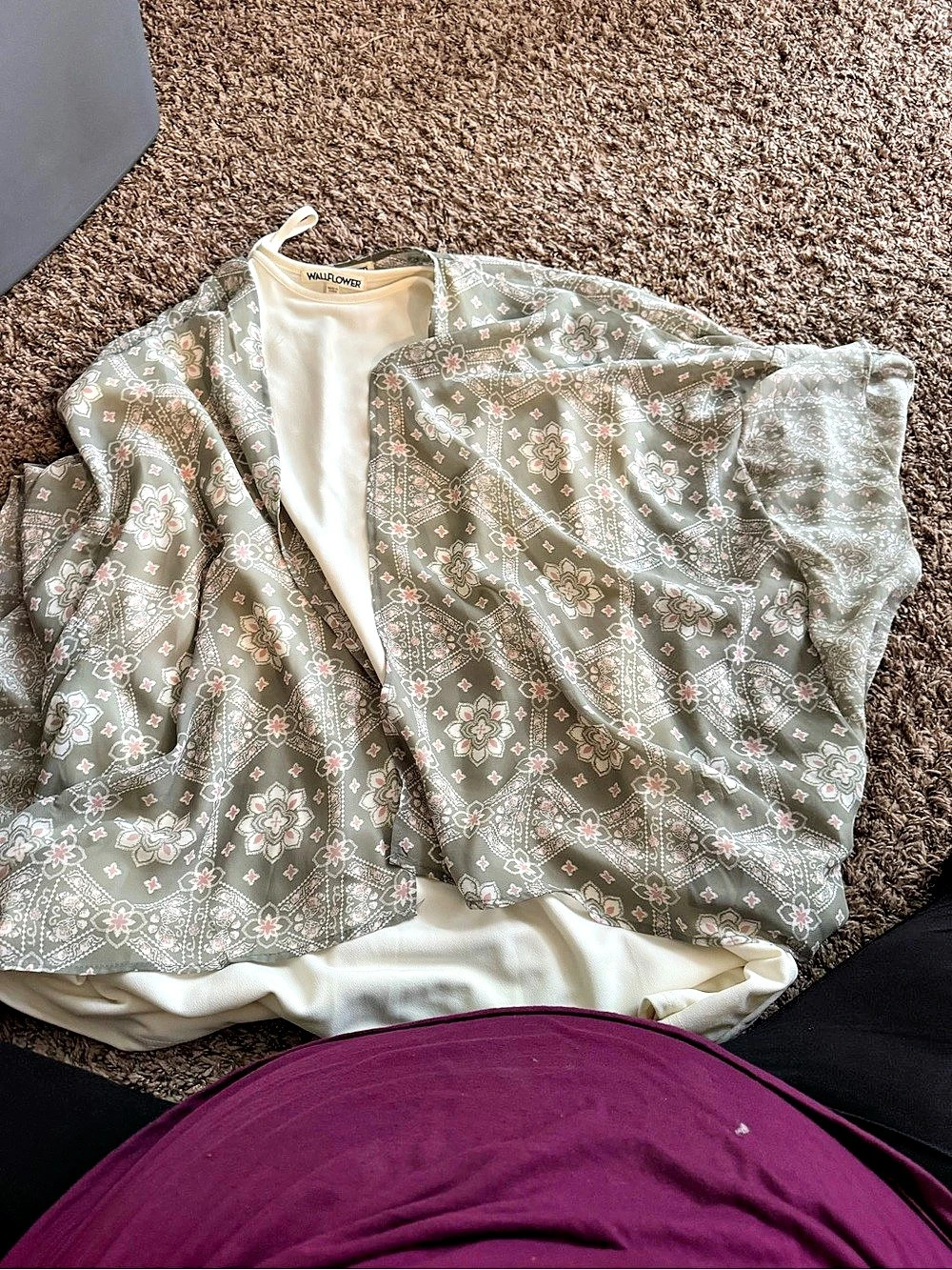 WallFlower Floral Blouse in Green & Cream Size XL Like New